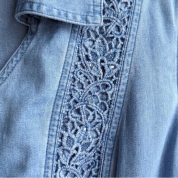 Lafei Nier crochet 100% cotton chambray short sleeve button down blouse - Picture 5 of 8